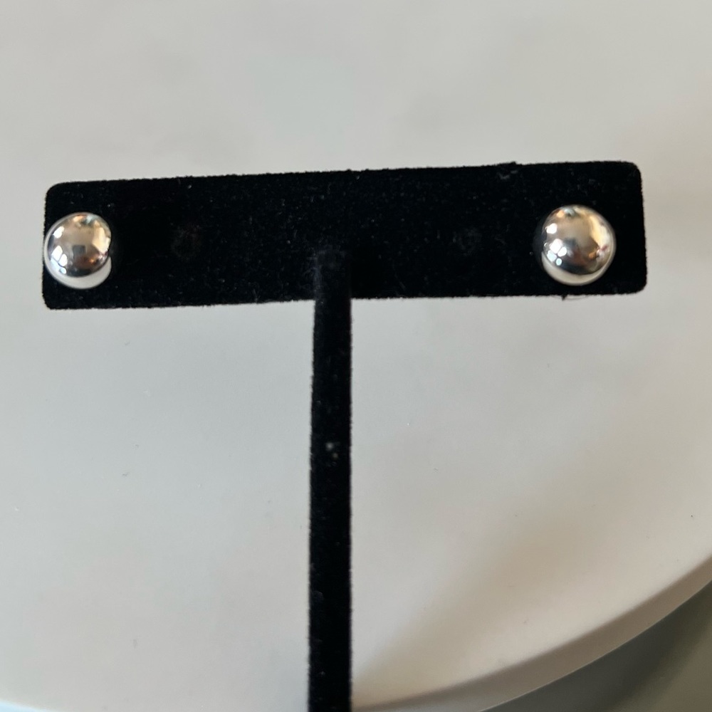 Polish Metallic Studs Earring - Picture 3 of 4